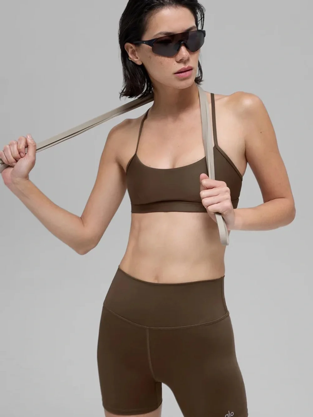 ALO Airlift Intrigue Bra in Espresso